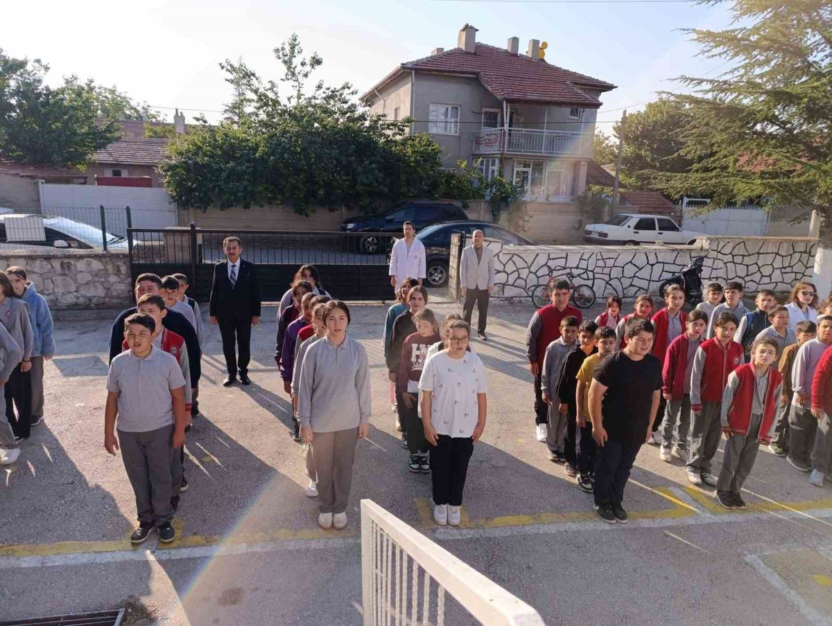 Bolvadin Milli Eğitim Müdürü Keleş, Alparslan Ortaokulu\'nda MEBİ\'nin önemine değindi