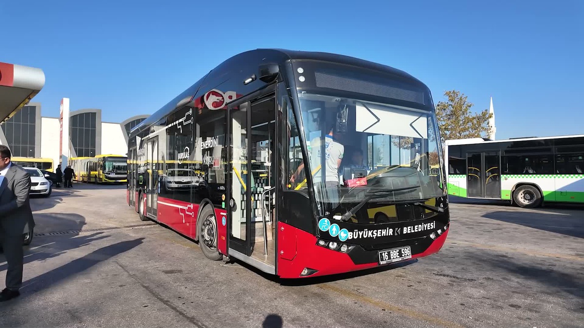 Bursa\'da elektrikli otobüs dönüşümü hızlanıyor, 2027\'de 54 araç filoya katılacak