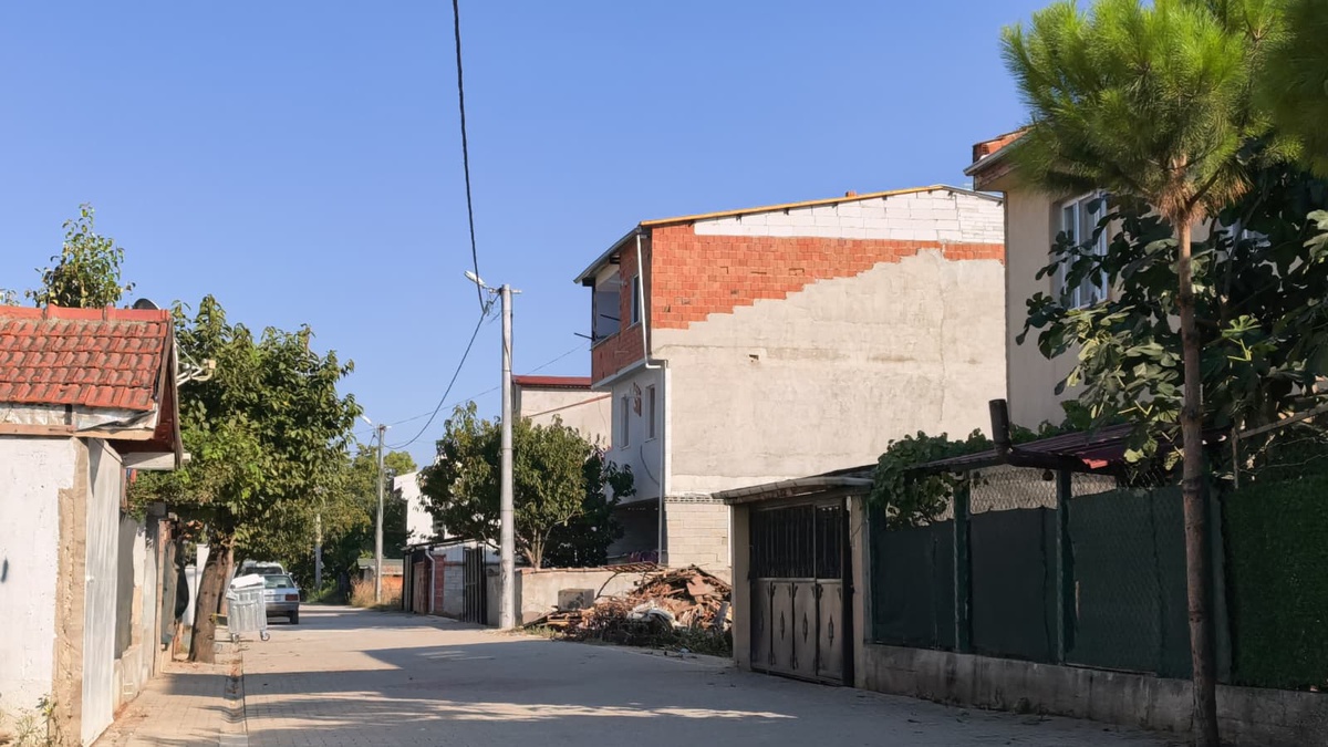 Bursa İnegöl\'de 3\'üncü kattan betona düşen 2 yaşındaki çocuk ağır yaralandı