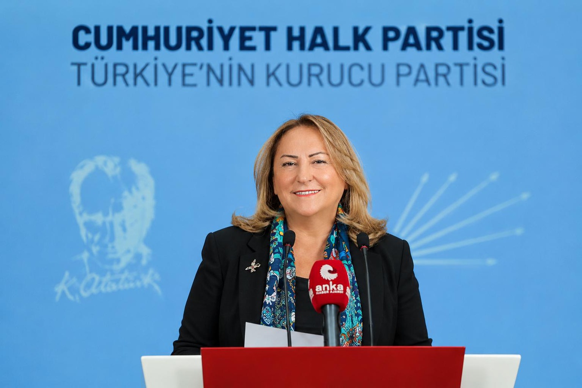 CHP\'li Gülsever\'den Eralp\'e Berlin\'de Sol Parti birinciliği için tebrik geldi