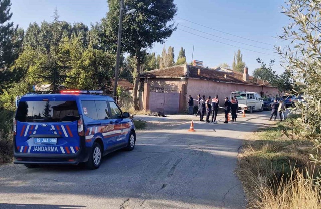 Komşuları evinin önünde buldu! 55 yaşındaki adamın acı sonu