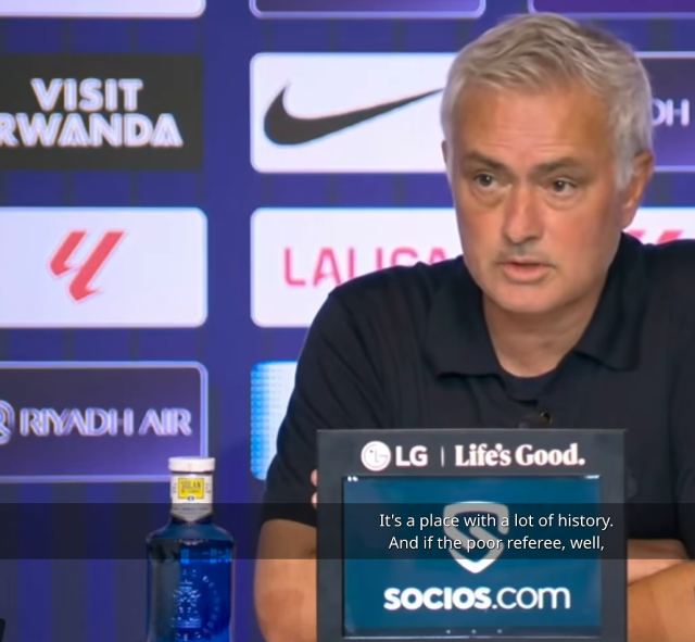 Derbiyi kaybeden Mourinho çıldırdı! Basın toplantısına elinde fotoğraflarla geldi