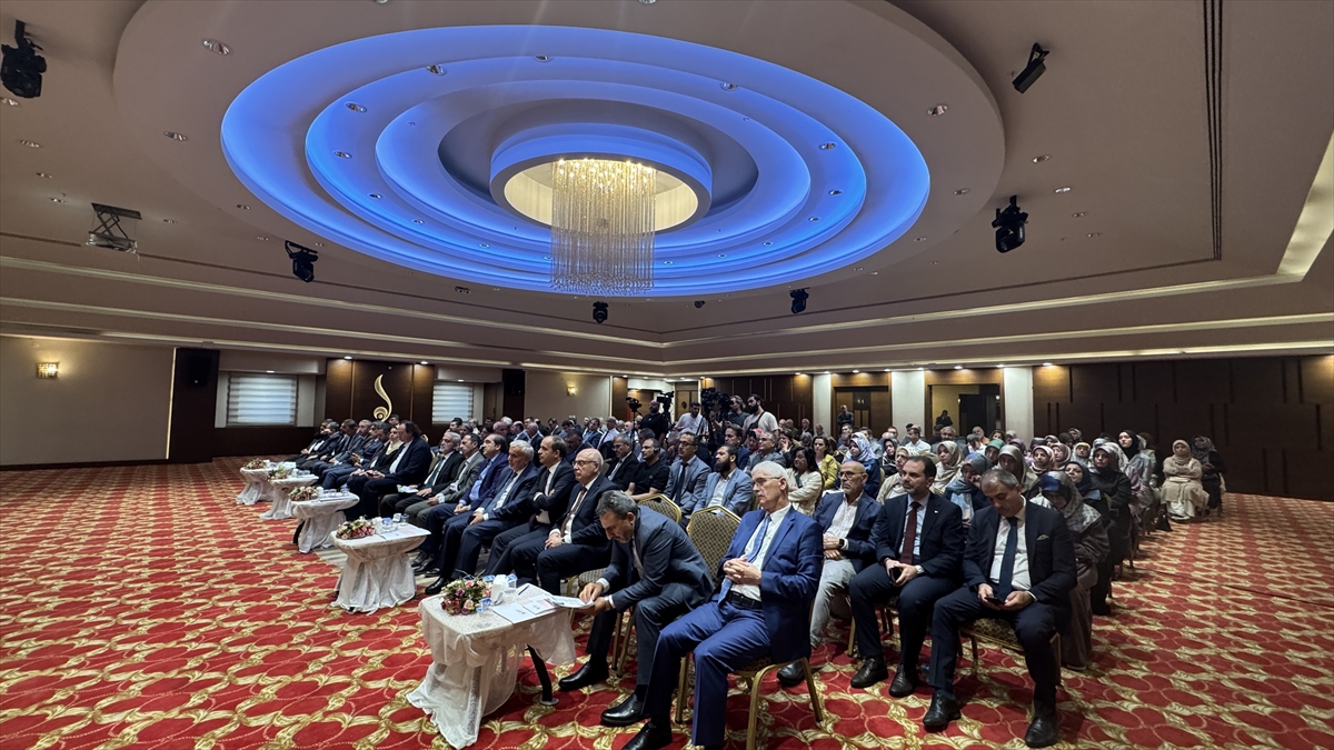 Konya\'da Kur\'an Ayetleri ve Bilimsel Veriler Işığında Bitkiler Sempozyumu başladı