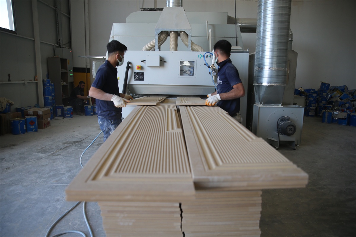 Diyarbakır Karacadağ OSB\'de üretime geçen 3 fabrika 150 kişiye iş sağladı