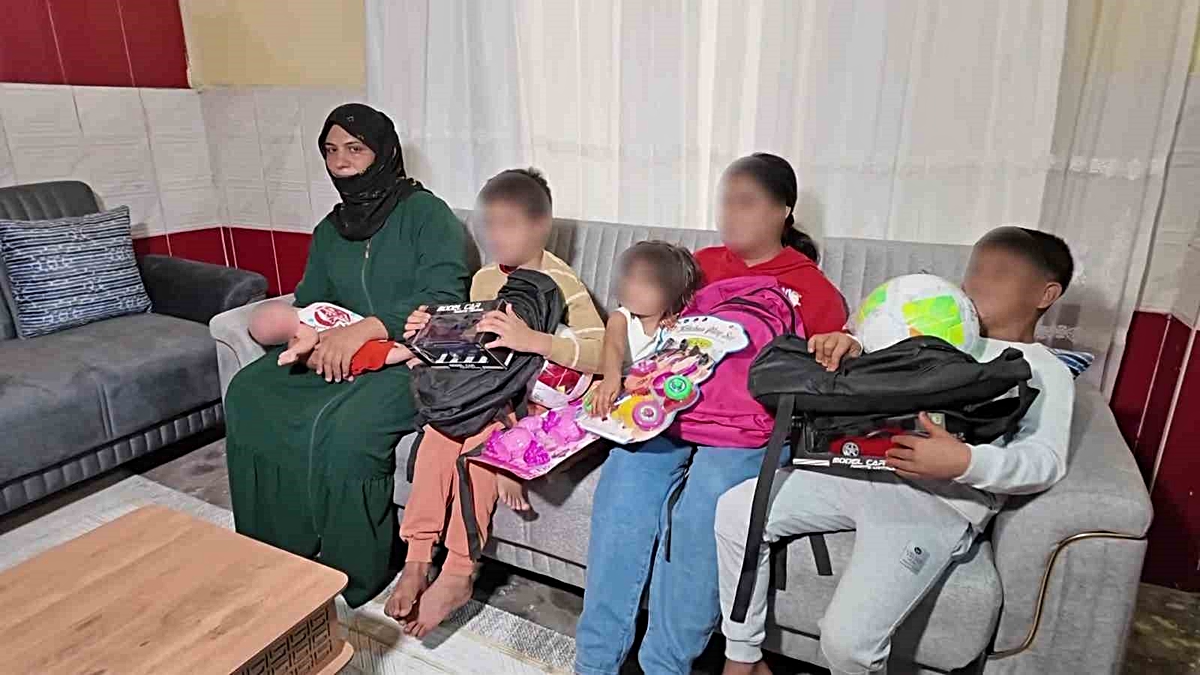 Adana\'da dolandırılan 5 çocuklu aile, Bakan Çiftçi\'nin talimatıyla eve taşındı