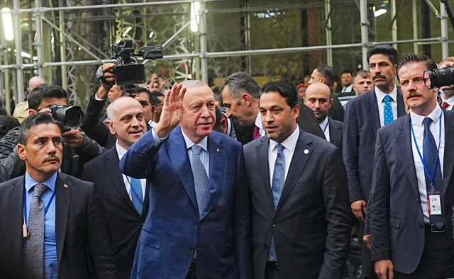 Erdoğan New York'ta bariyerleri kaldırttı, vatandaşlarla sohbet etti