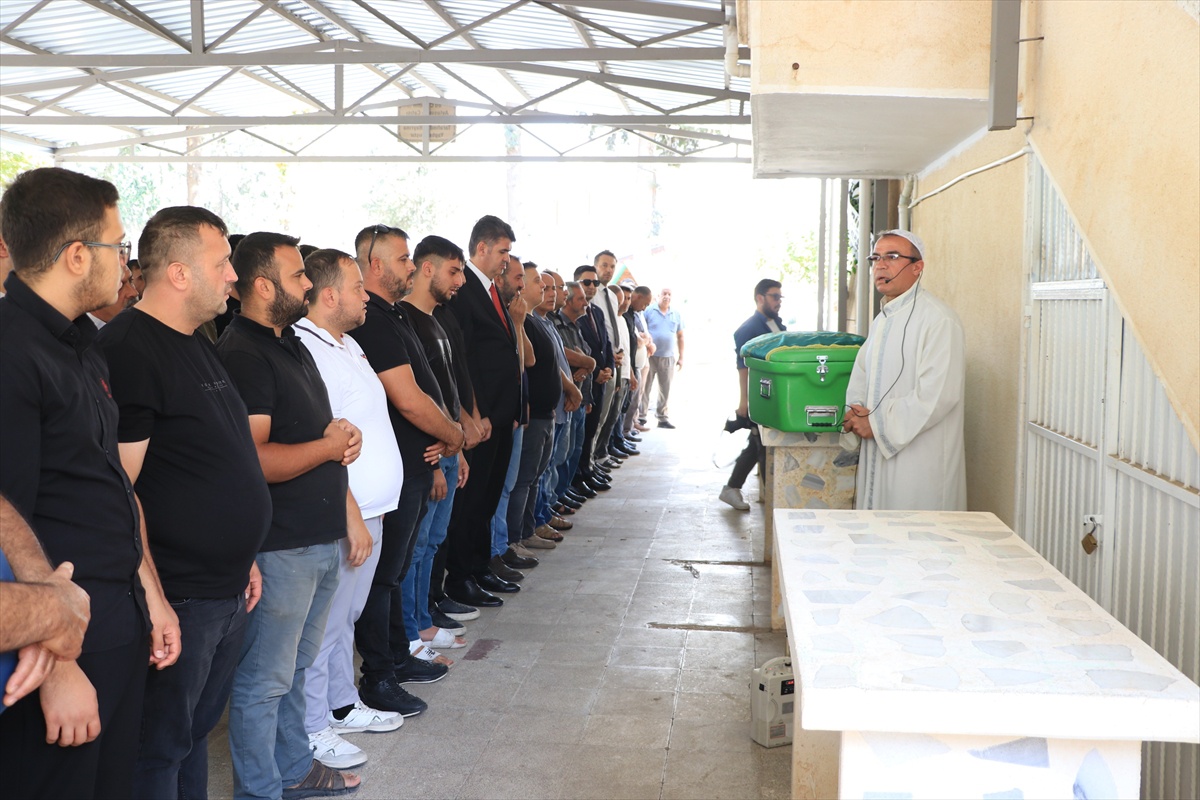 Gaziantep\'te eşi tarafından pompalı tüfekle öldürülen kadın Kilis\'te defnedildi