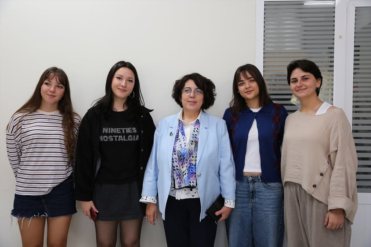 ESOGÜ Rektörü Gümüşsoy yeni akademik yılın ilk öğle yemeğinde öğrencilerle buluştu