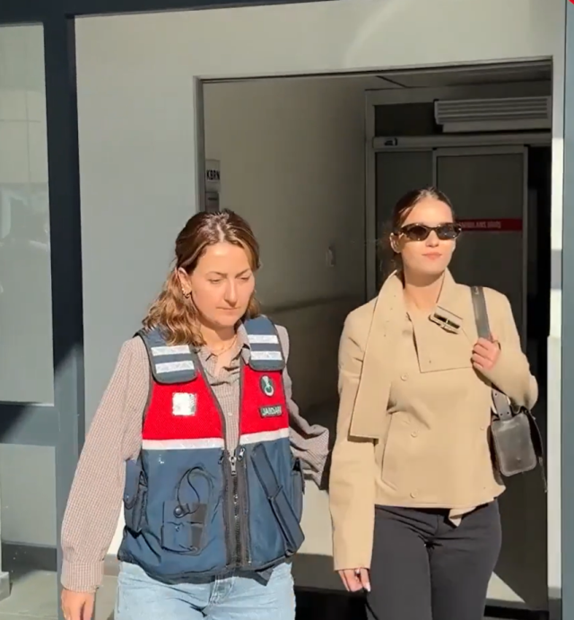 Fransa dönüşü gözaltına alınan Afra Saraçoğlu serbest bırakıldı