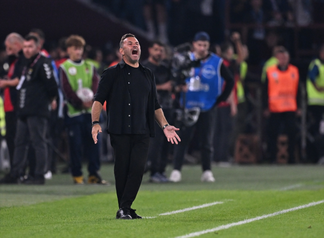 Galatasaray'da yönetim de isyan etti! <a class='keyword-sd' href='/okan-buruk/' title='Okan Buruk'>Okan Buruk</a>'a flaş eleştiriler