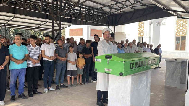 Hatay’da eşi tarafından vurulan Emine Çil, Osmaniye’de son yolculuğuna uğurlandı