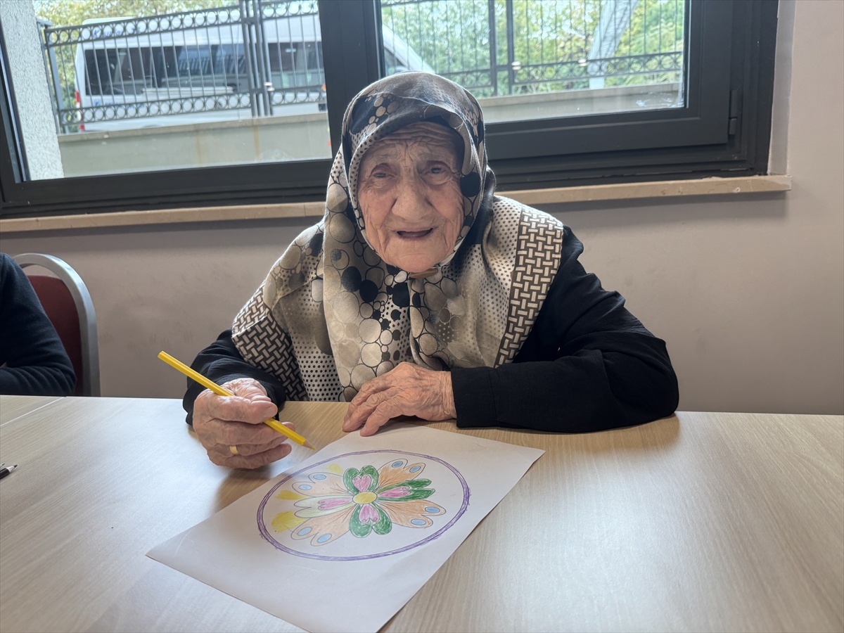 Göztepe Semiha Şakir merkezinde Alzheimer hastaları 10 atölyeyle yaşama bağlanıyor