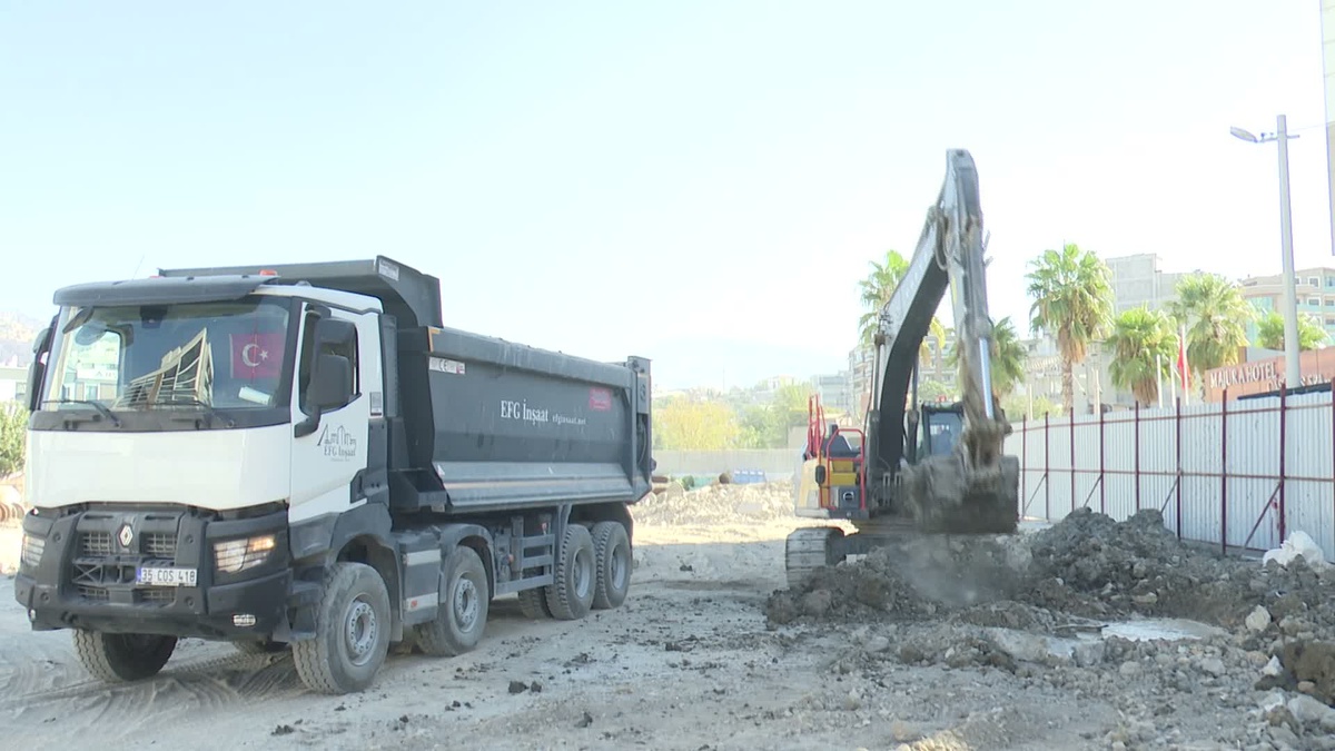 İzmir\'de Şemikler üst geçidinde çalışmalar hızlandı, proje 2027\'de tamamlanacak