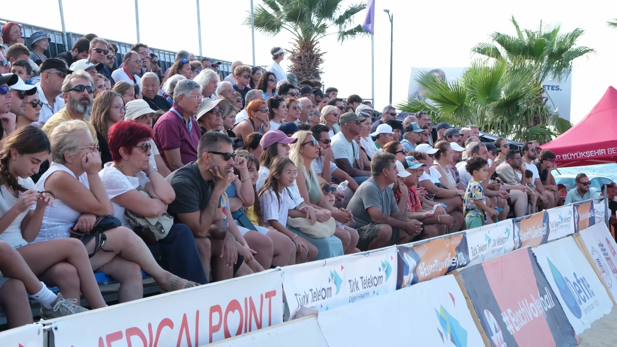 İzmir Foça\'da Avrupa U18 Plaj Voleybolu Şampiyonası\'nda Hollanda ve Avusturya kazandı