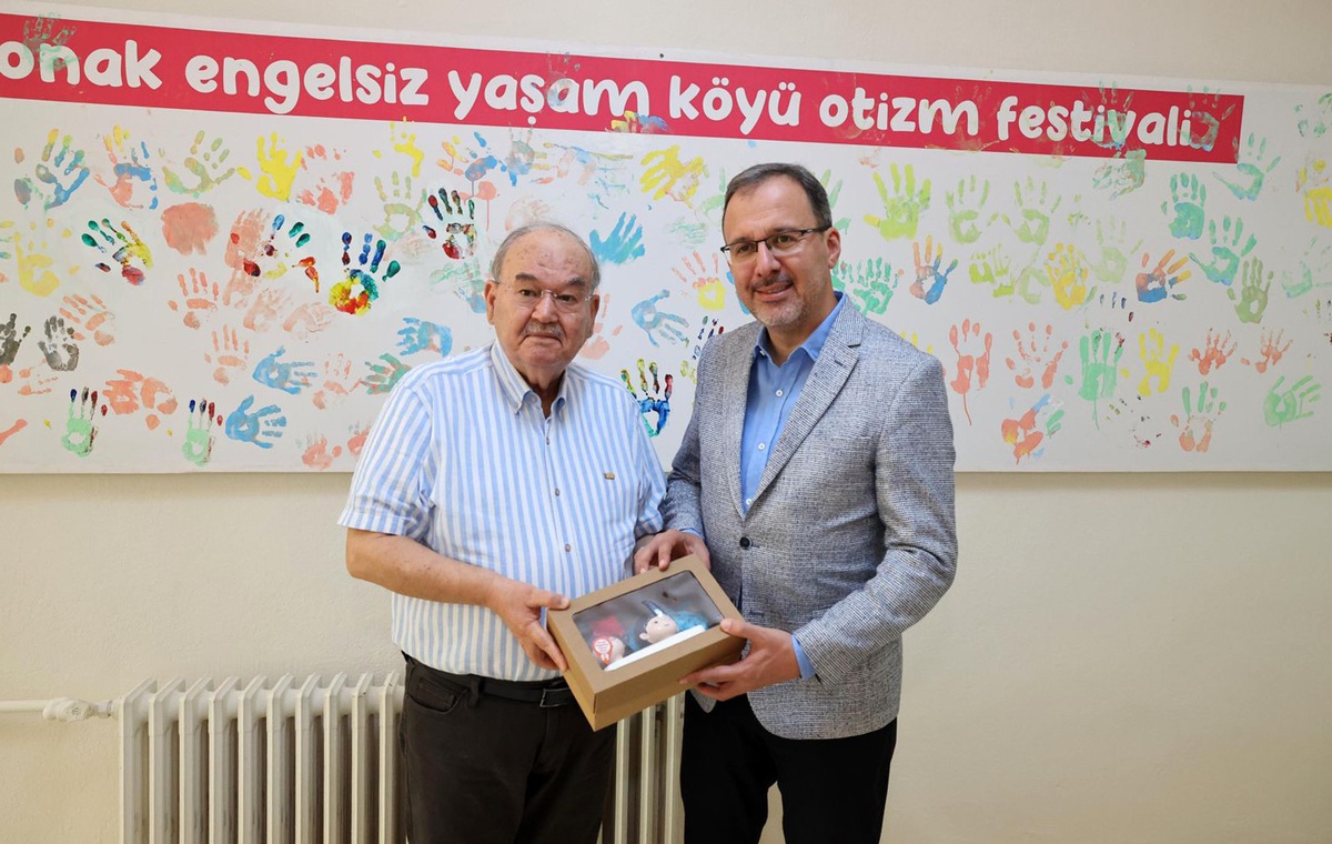 Kasapoğlu: "Burhan Özfatura İzmir’in hafızasında yaşayacak"