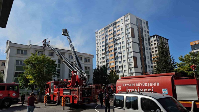 Kayseri Kocasinan'da öğrenci yurdunun çatısını saran yangın 1 saatte söndürüldü