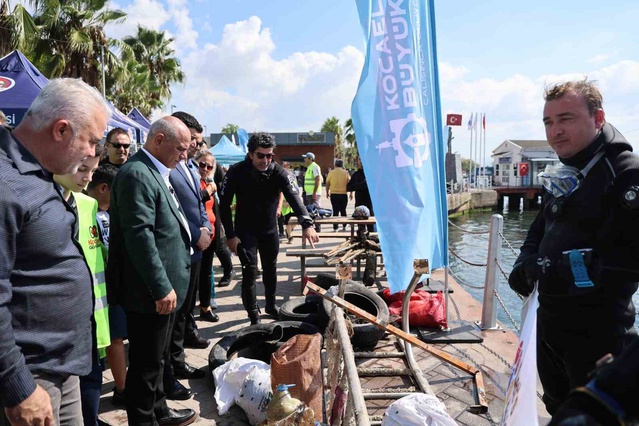 Kocaeli'de Dünya Temizlik Günü'nde 500 gönüllü ve 13 dalgıç 1 ton atık topladı