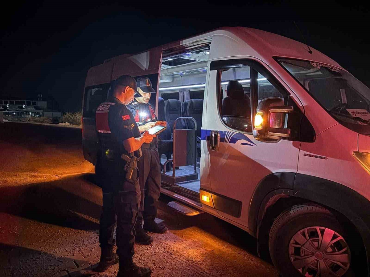 Manisa\'da jandarma 11 aranan kişiyi yakaladı, 8 bin 673 kişiyi sorguladı