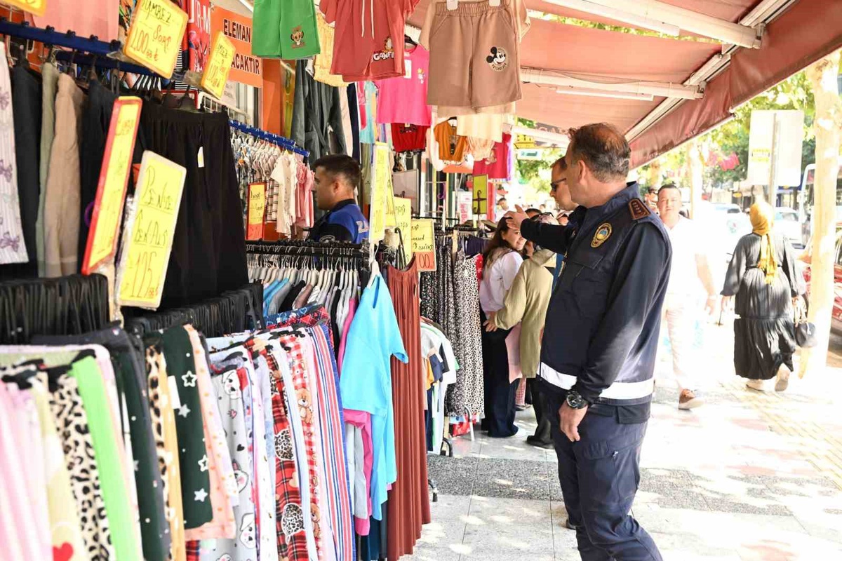 Manisa\'da ortak denetimde kaldırım işgalleri kaldırıldı, 4 bin TL ceza hatırlatıldı