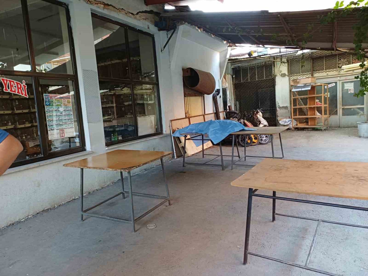 Manisa Salihli\'de kahvehanede ölü bulunan 35 yaşındaki şahıs darbedilerek öldürüldü