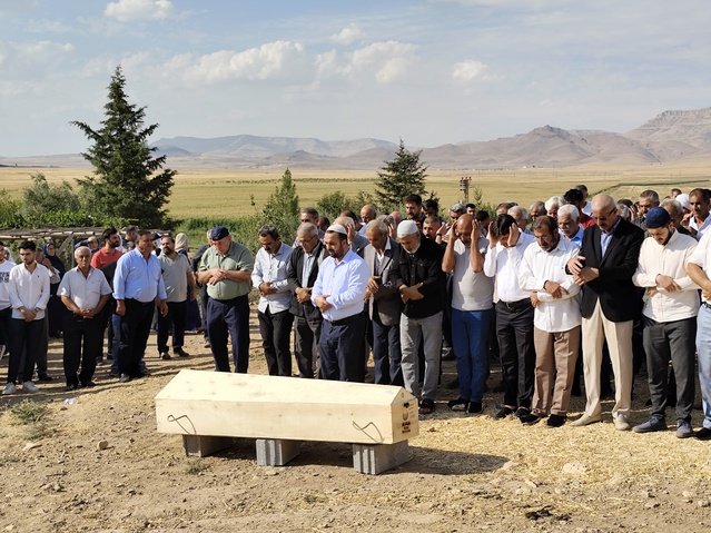 Mardin Derik'te av tüfeğiyle öldürülen 13 yaşındaki çocuk son yolculuğuna uğurlandı