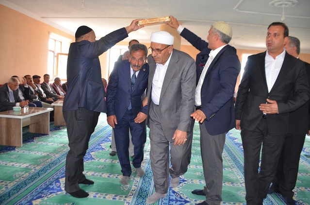 Muş Bulanık'ta 15 yıllık husumet, iki ailenin Kur'an altında el sıkışmasıyla bitti.