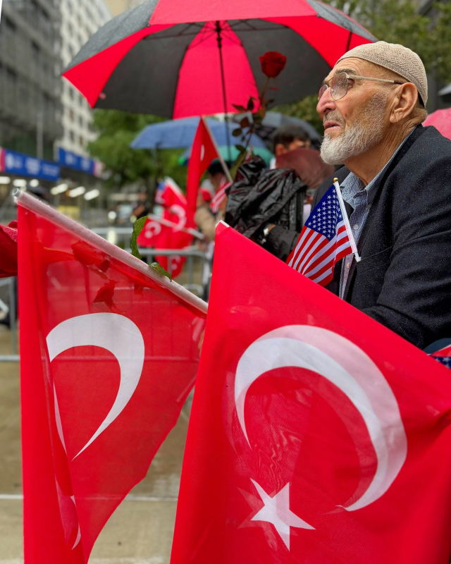New York'ta Türk şöleni! Cumhurbaşkanı Erdoğan Türkevi'ne geldi, 7'den 70'e vatandaşlar karşıladı