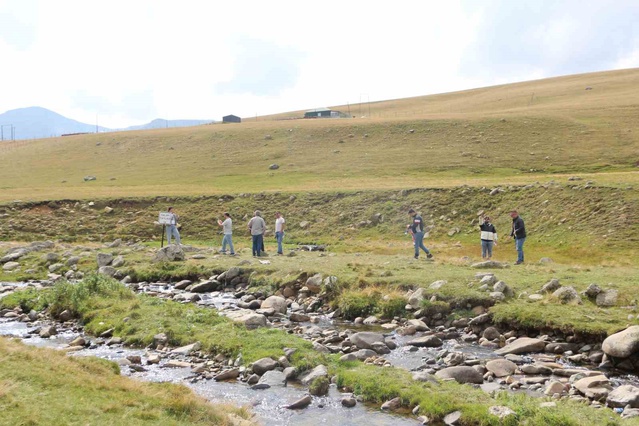 Salah'ın Trabzon'daki yayla pozu viral oldu, oturduğu taş hayran akınına uğradı