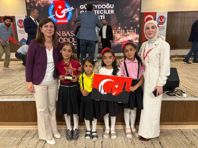 BİGEP'le 4 yıldır hazırlanan Seyrantepe İlkokulu gazetesi GGC'den özel ödül aldı
