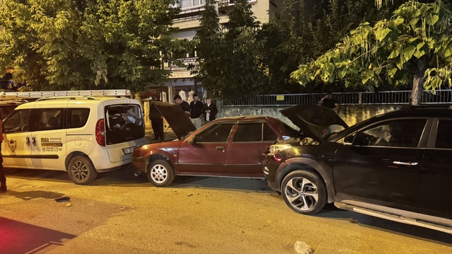 Sinop Boyabat'ta otomobil 7 aracın zarar gördüğü kazaya neden oldu, 2 kişi yaralandı