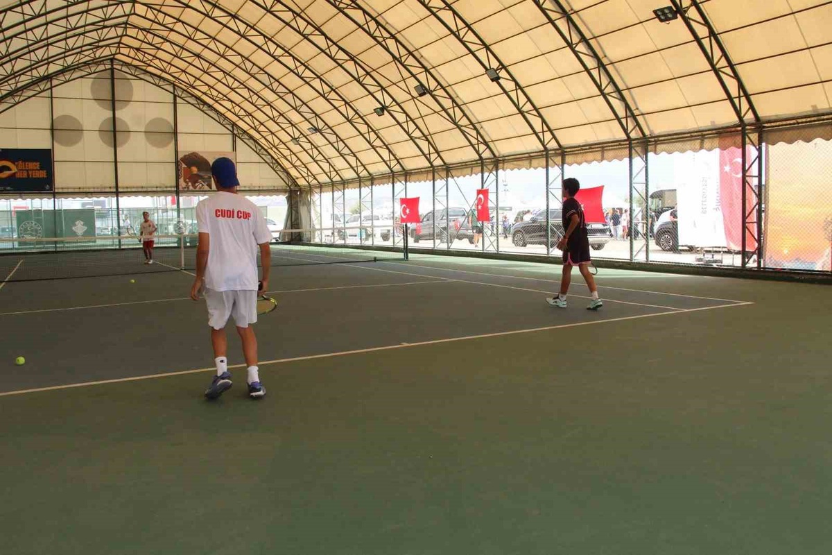 Şırnak\'ta 5. Cudi Cup Tenis Turnuvası 5 ülkeden 62 sporcunun katılımıyla başladı