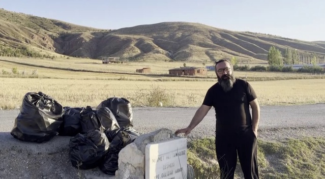 Sivas İşhan'da Dünya Temizlik Günü'nde köylüler ve çobanlar en az 5 torba çöp topladı