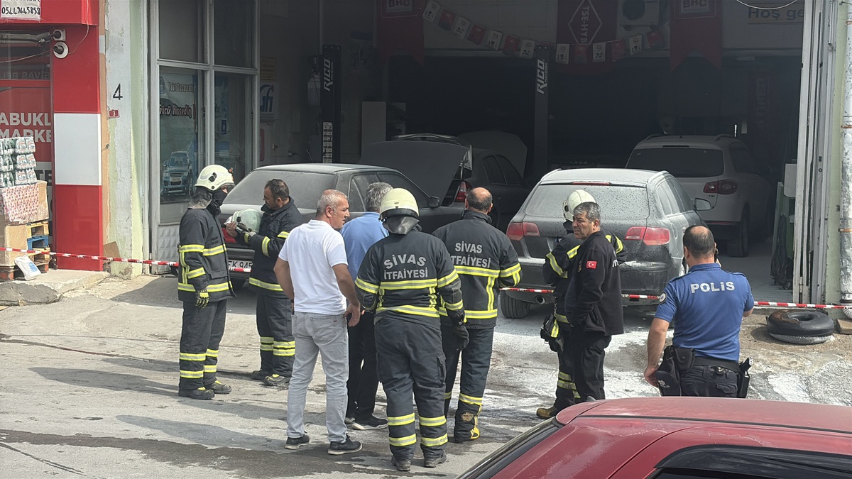 Sivas\'ta LPG servisinde tank değişimi yapılırken patlama çıktı, 5 kişi yaralandı