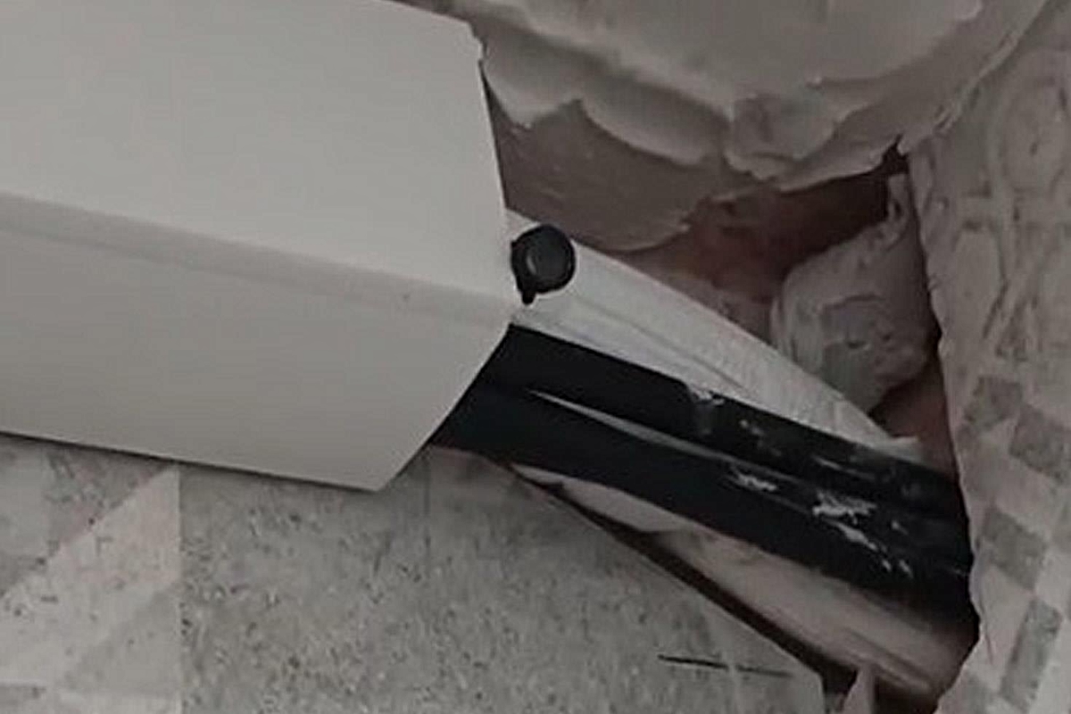 Spor salonunda skandal! Duş alırken kafasını kaldıran kadın, üzerini giyinip polisi aradı
