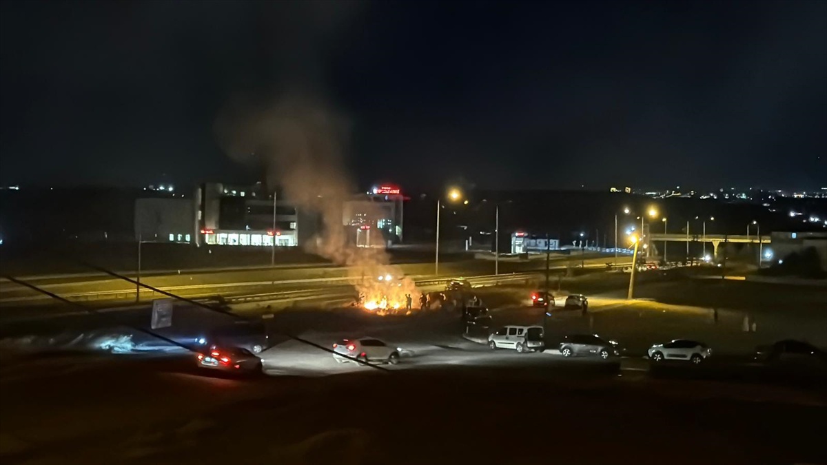 Tekirdağ Ergene\'de düğündeki havai fişekler yangın çıkardı, alevler büyümeden söndü