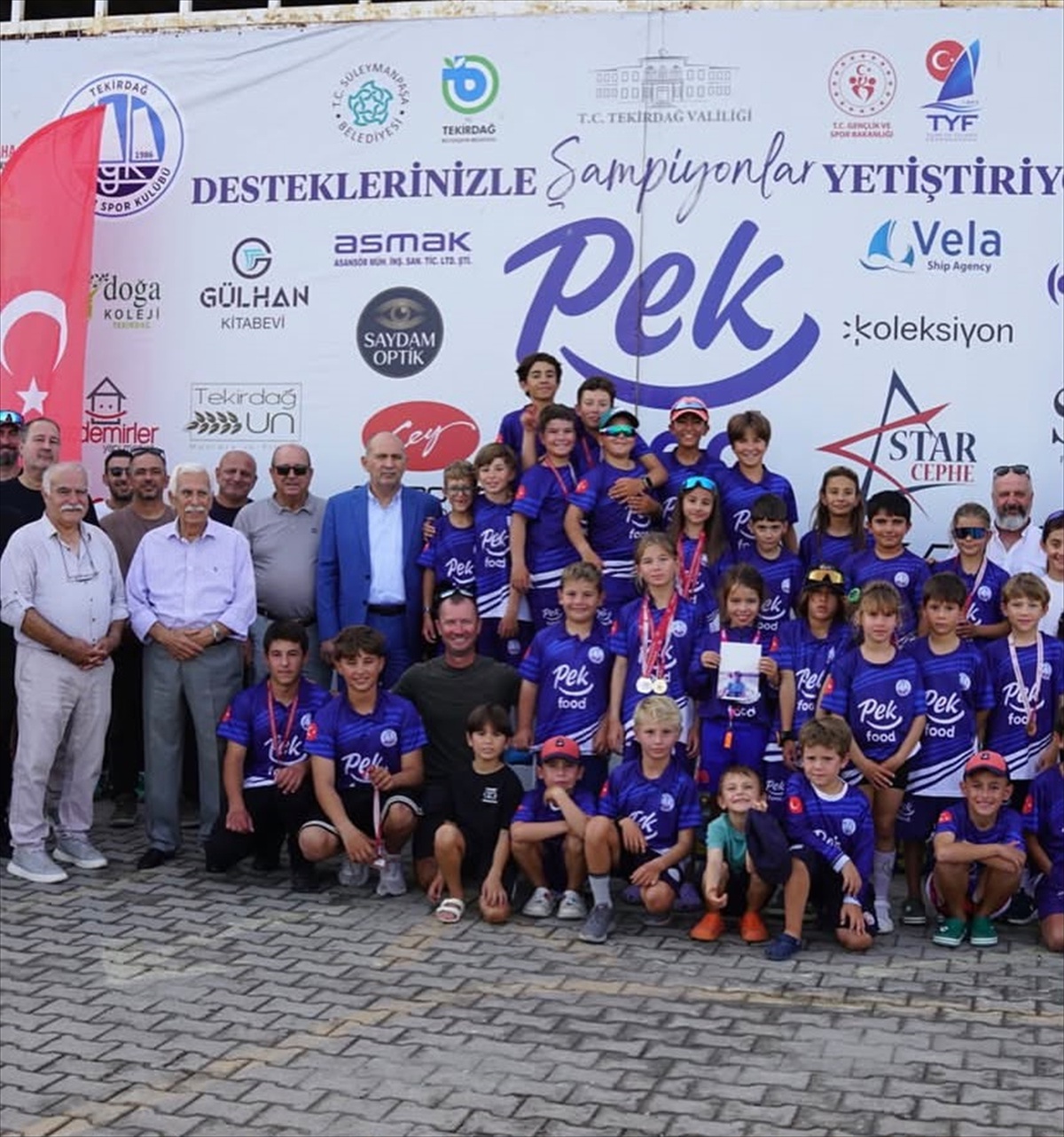 Tekirdağ Yelken Spor Kulübünün Uzel anısına düzenlediği yarışta 42 sporcu mücadele etti