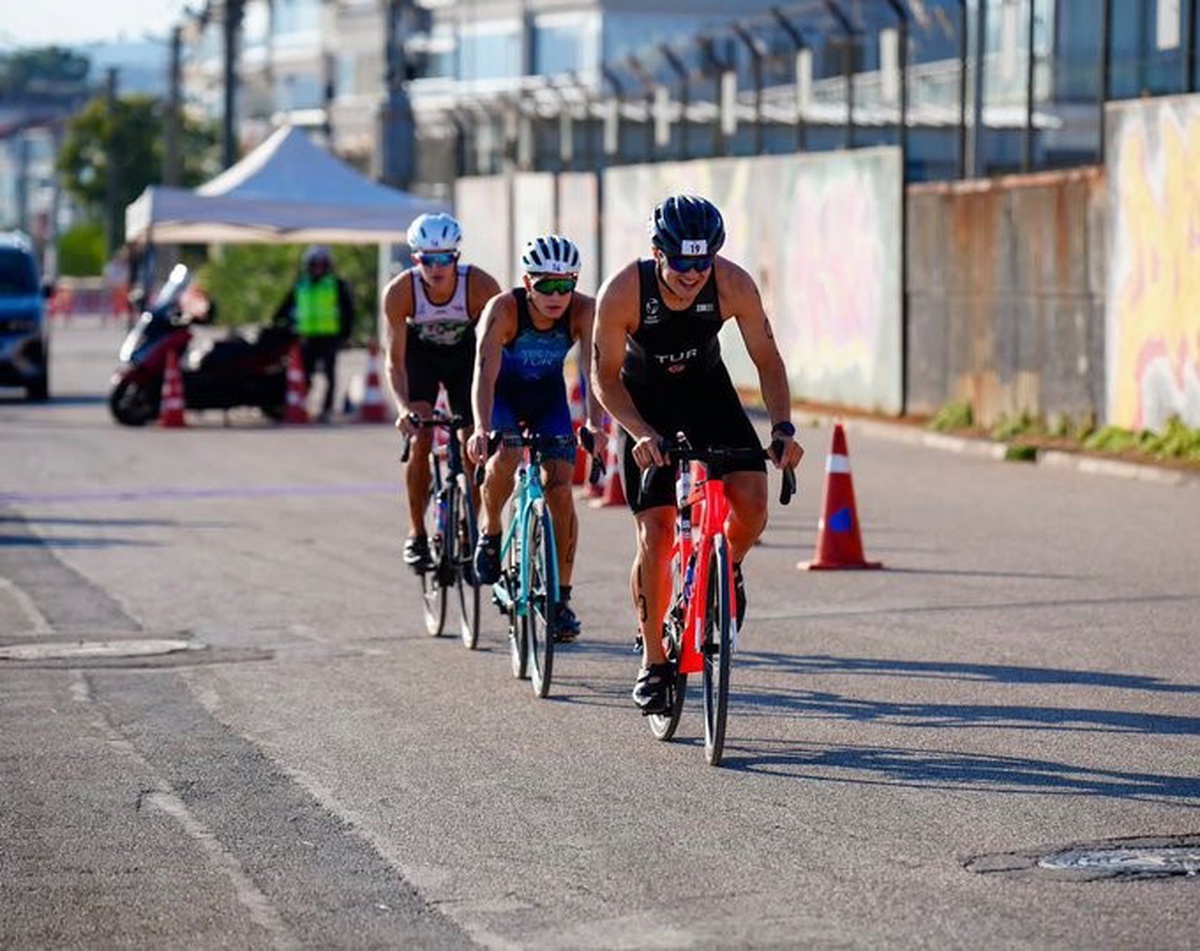 TSK Spor Gücü Triatlon Takımı Mudanya'da elit ve yaş grubunda Türkiye şampiyonu oldu