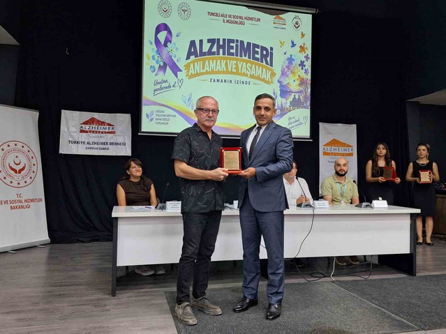 Tunceli'de Alzheimer paneli, hasta yakınlarının bakım zorluklarını ele aldı