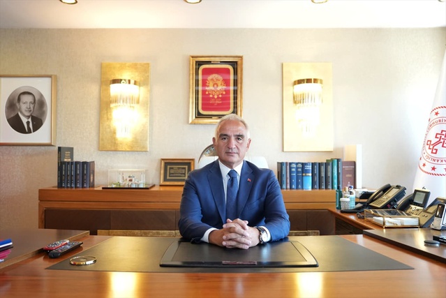 Bakan Ersoy, Türkiye Sinema Festivali'nde tüm biletlerin 90 lira olacağını açıkladı