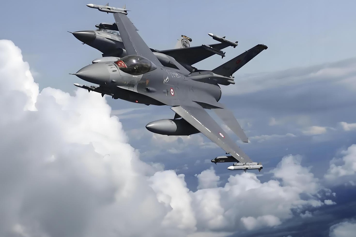 Türkiye\'nin Ege\'deki yeni taktiği Atina\'yı alarma geçirdi! Yunan pilotlara talimat verildi