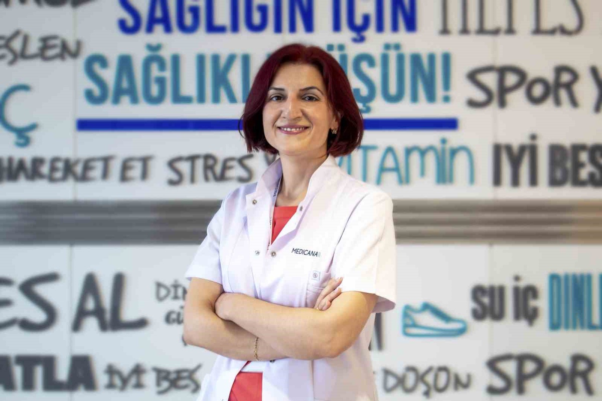 Uzm. Dr. Alpay, UV ve sigaranın cilt yaşlanmasını hızlandırabileceğini söyledi