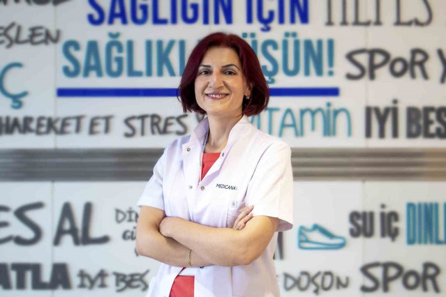 Uzm. Dr. Alpay, UV ve sigaranın cilt yaşlanmasını hızlandırabileceğini söyledi