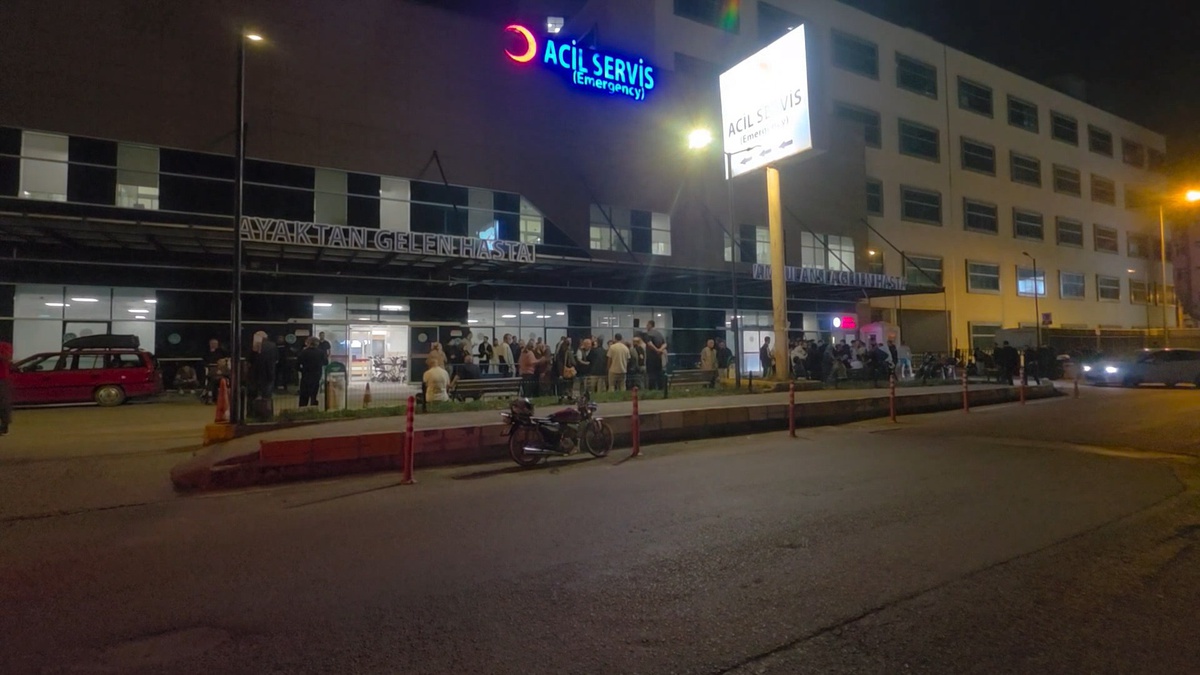 Kilimli\'de motosiklet bariyerlere çarptı, lise öğrencisi sürücü yaşamını yitirdi