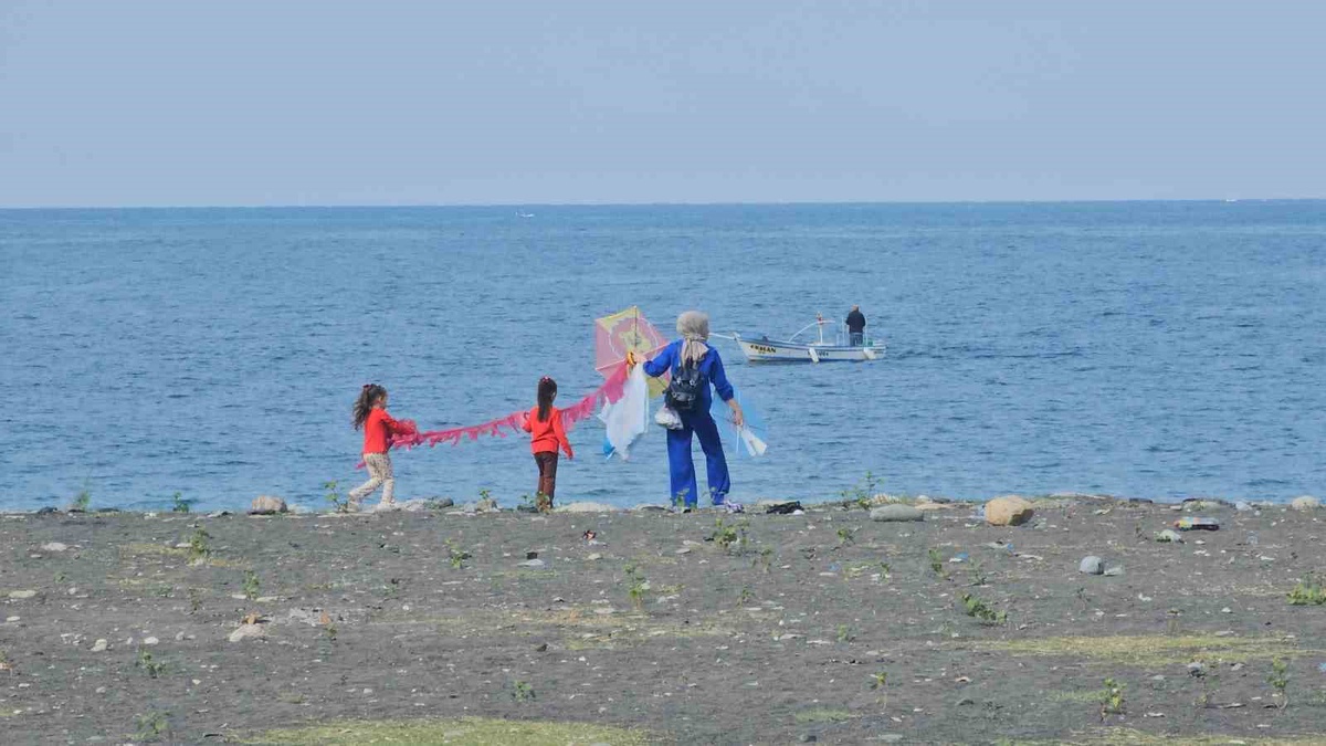 Zonguldak\'ta öğrenciler, Gazze için \'Uçurtmalar vurulmasın\' etkinliği düzenledi