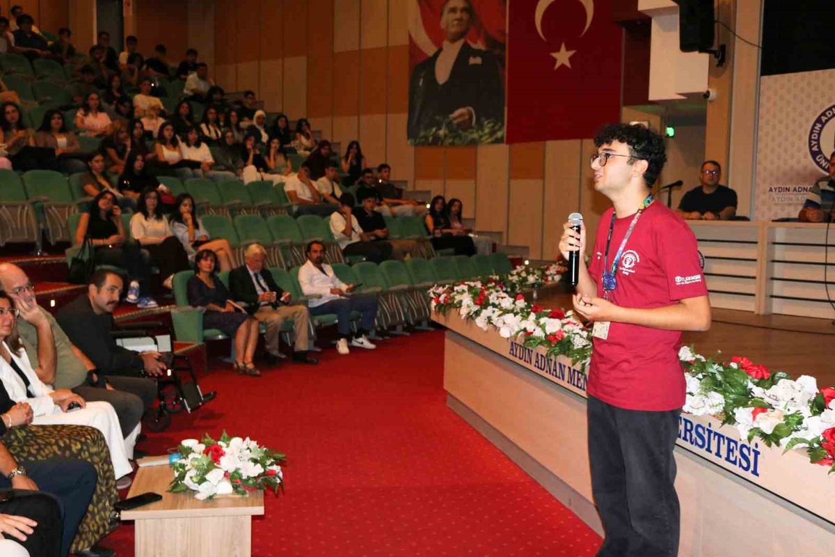 ADÜ Tıp Fakültesi yeni öğrencilerine oryantasyonu Atatürk Kongre Merkezi\'nde yaptı