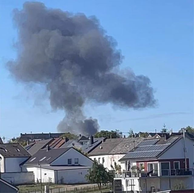 Almanya'daki Spangdahlem ABD Hava Üssü'nden kalkan bir F-16 düştü