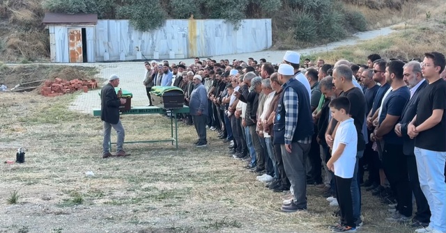 Arkadaşları tarafından katledilen 2 kardeşin cenaze namazını babaları kıldırdı