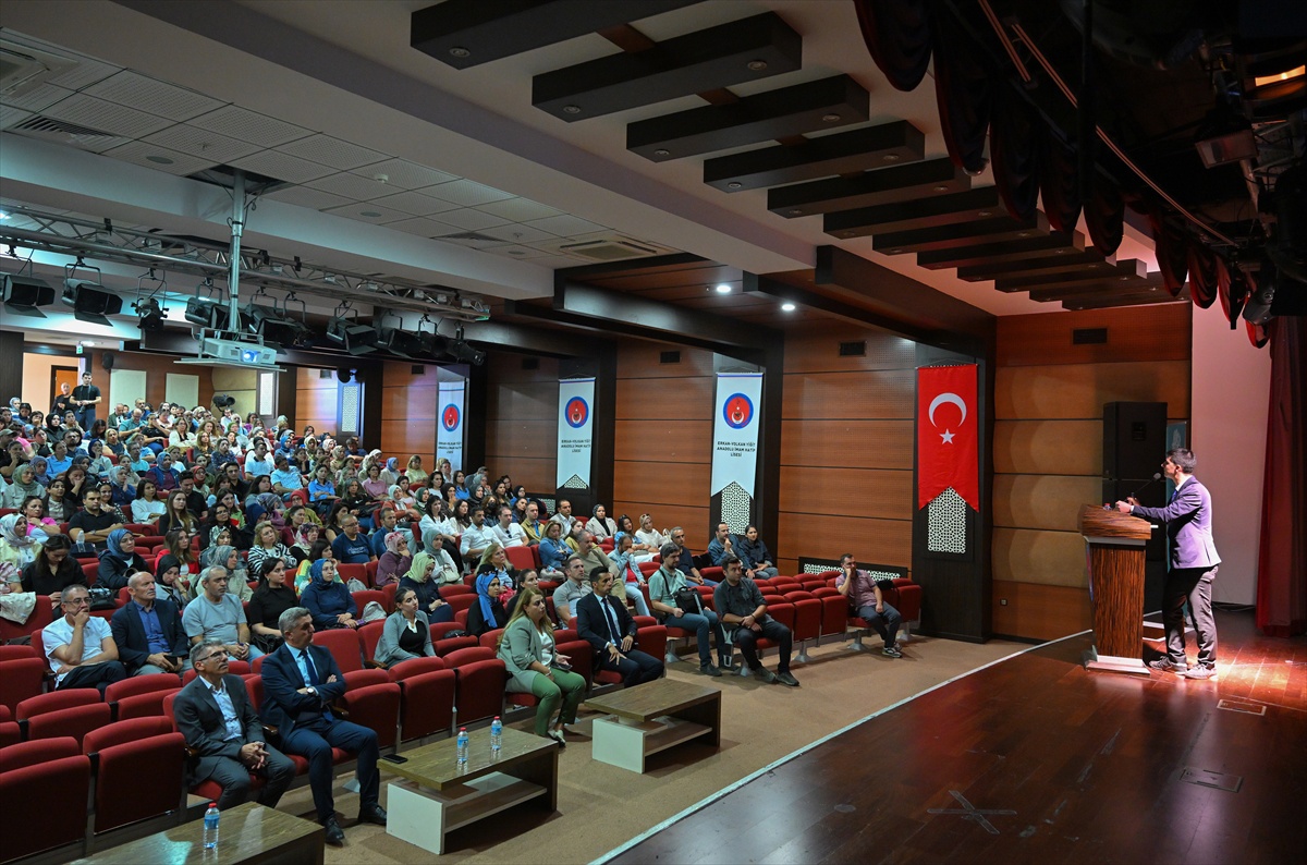 Sincan\'da 3 bin 217 öğretmene şiddet ve siber farkındalık eğitimi verilecek