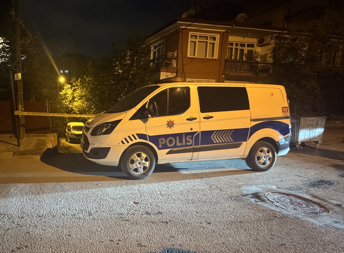 Ankara Yenimahalle\'de apartman dairesinde 3 erkek cesedi bulundu