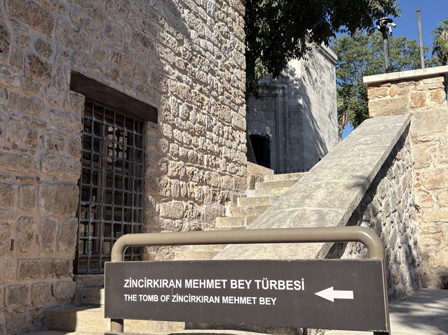 Antalya'nın geri alınmasında Zincirkıran'ın 649 yıllık türbesinde 3 sanduka bulunuyor